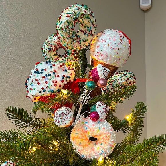 Set of Sweet Tree Tops Christmas Ornaments - Picture 1 of 8
